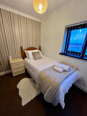 Housefield Stay, Room 3